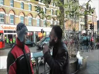 Christian Converts to Islam. Must See Ending -'Live' Street Dawah